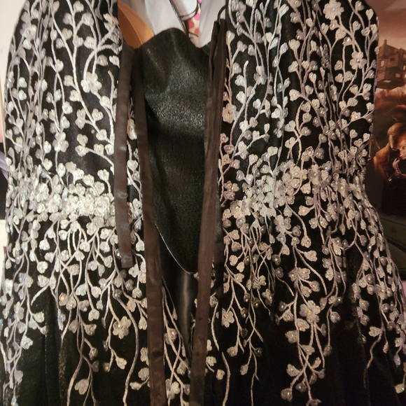 Dress - Picture 2 of 4